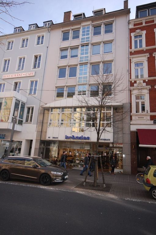 Moderne Büroetage mit Aufzug und Stellplatz im 2 OG in